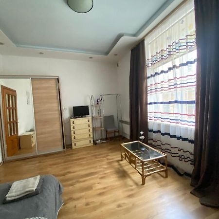 Pid Vysokym Zamkom Lvov Exteriér fotografie