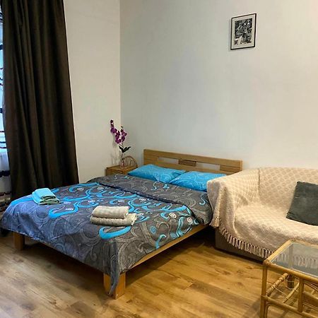 Pid Vysokym Zamkom Lvov Exteriér fotografie