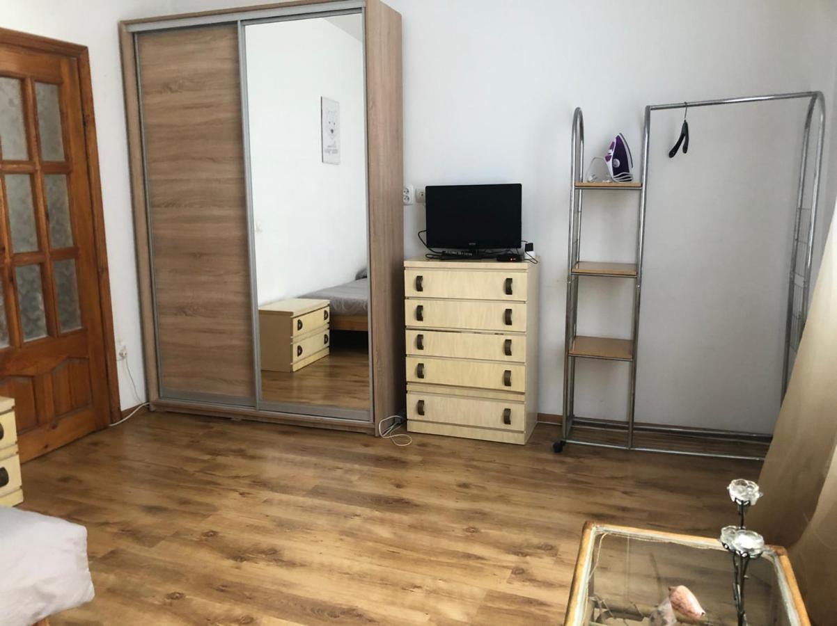 Pid Vysokym Zamkom Lvov Exteriér fotografie